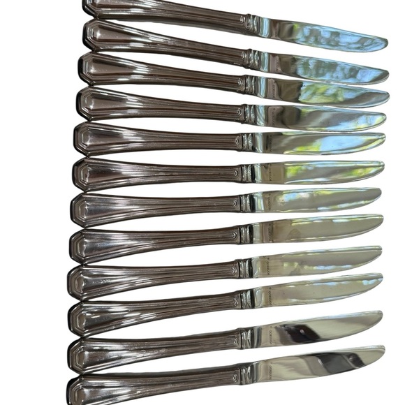 Gorham FairviewLot of 12 Serrated Edged Dinner Knives 
9 1/4 inch Marked Gorham - Picture 1 of 6